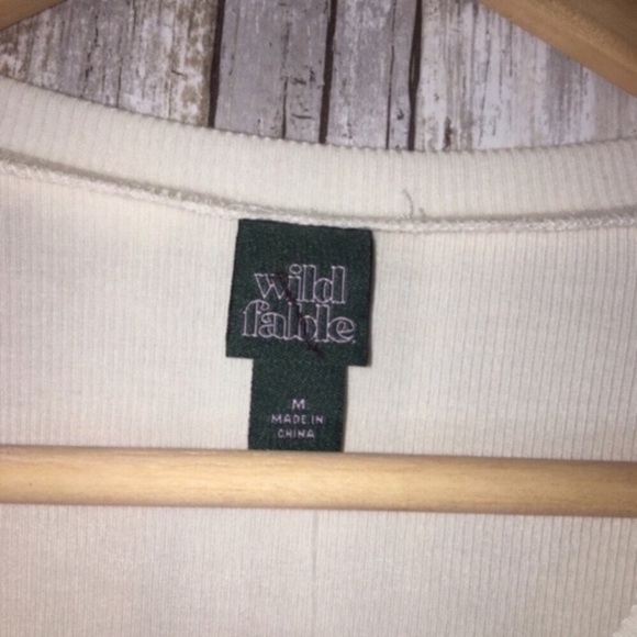 NWT Wild Fable Pug Cream Long Sleeve Fitted Tee - Picture 3 of 5